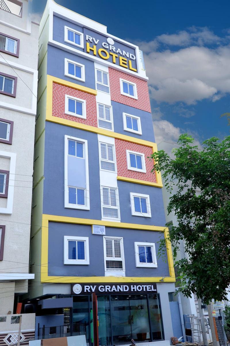 The hotel from Mayuri Nagar road